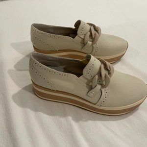 Brand New Dolce Vita Soft Waves